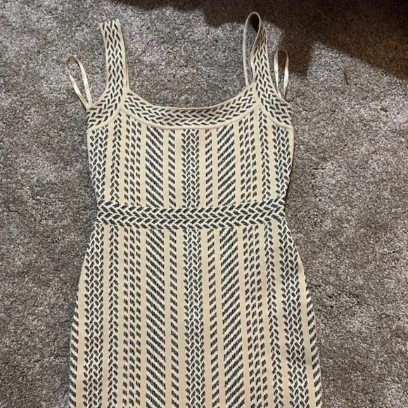 SUPER CUTE BCBG MAXAZRIA DRESS - Picture 3 of 8